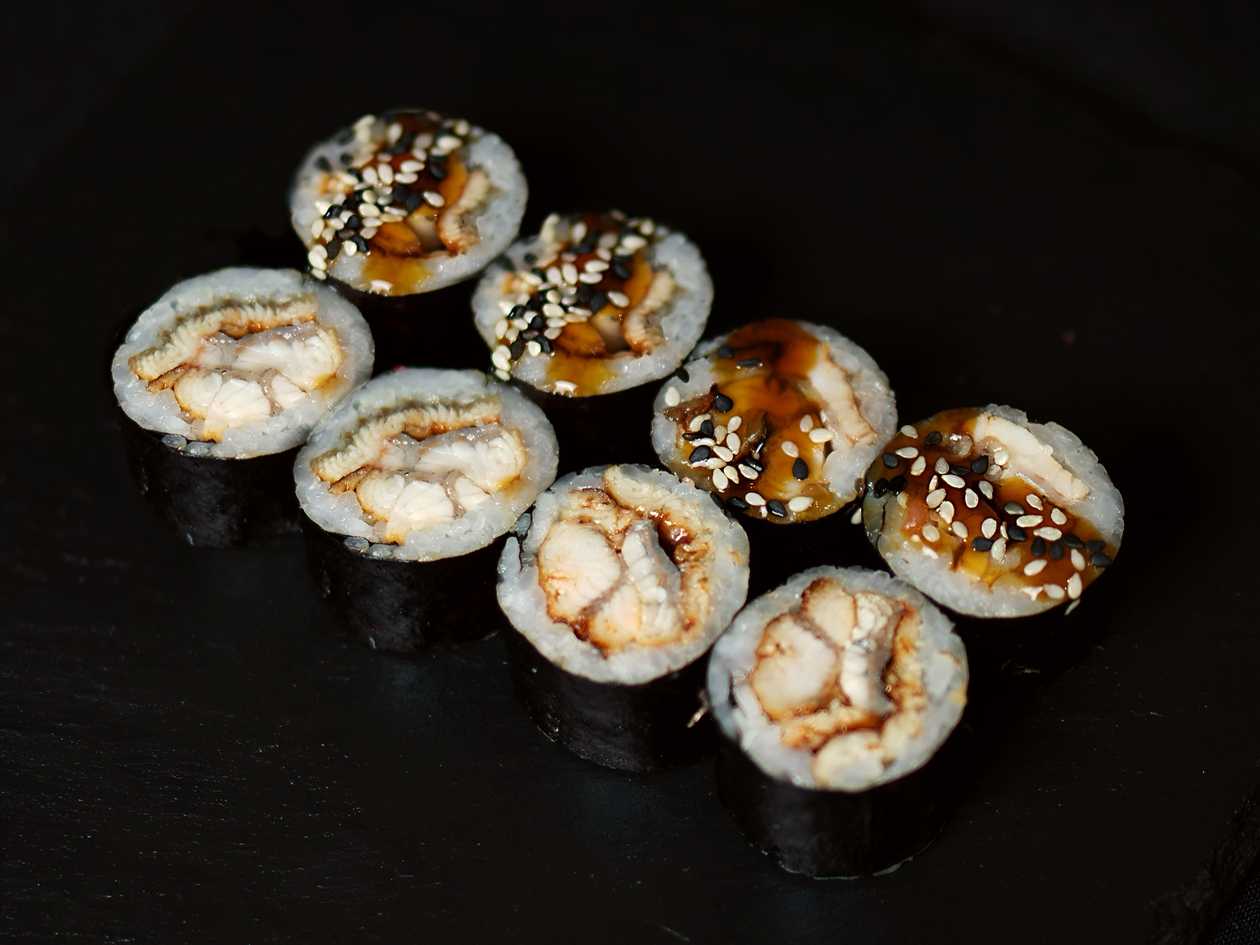 Maki with Eel (8 pieces)