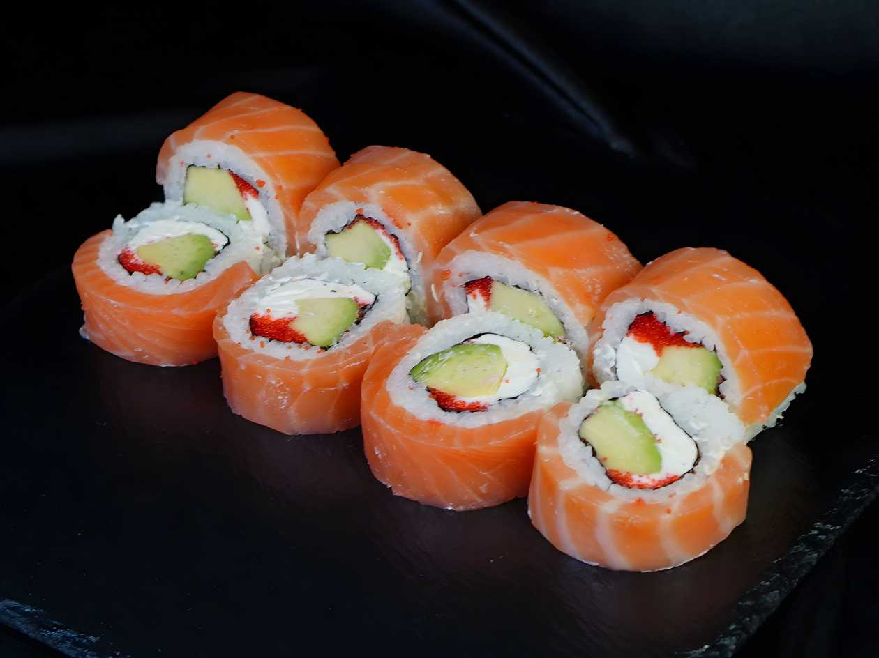 Philadelphia with Salmon and Avocado (8 pieces)
