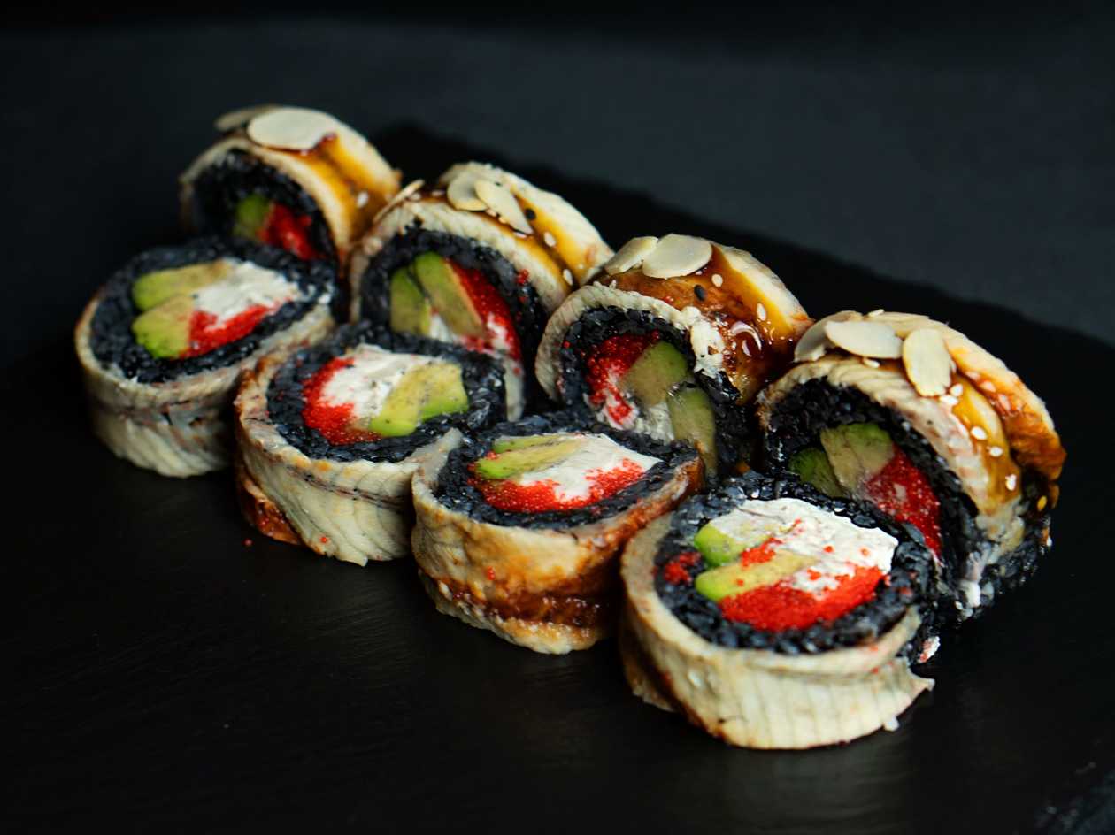 Black Philadelphia with Eel (8 pieces)