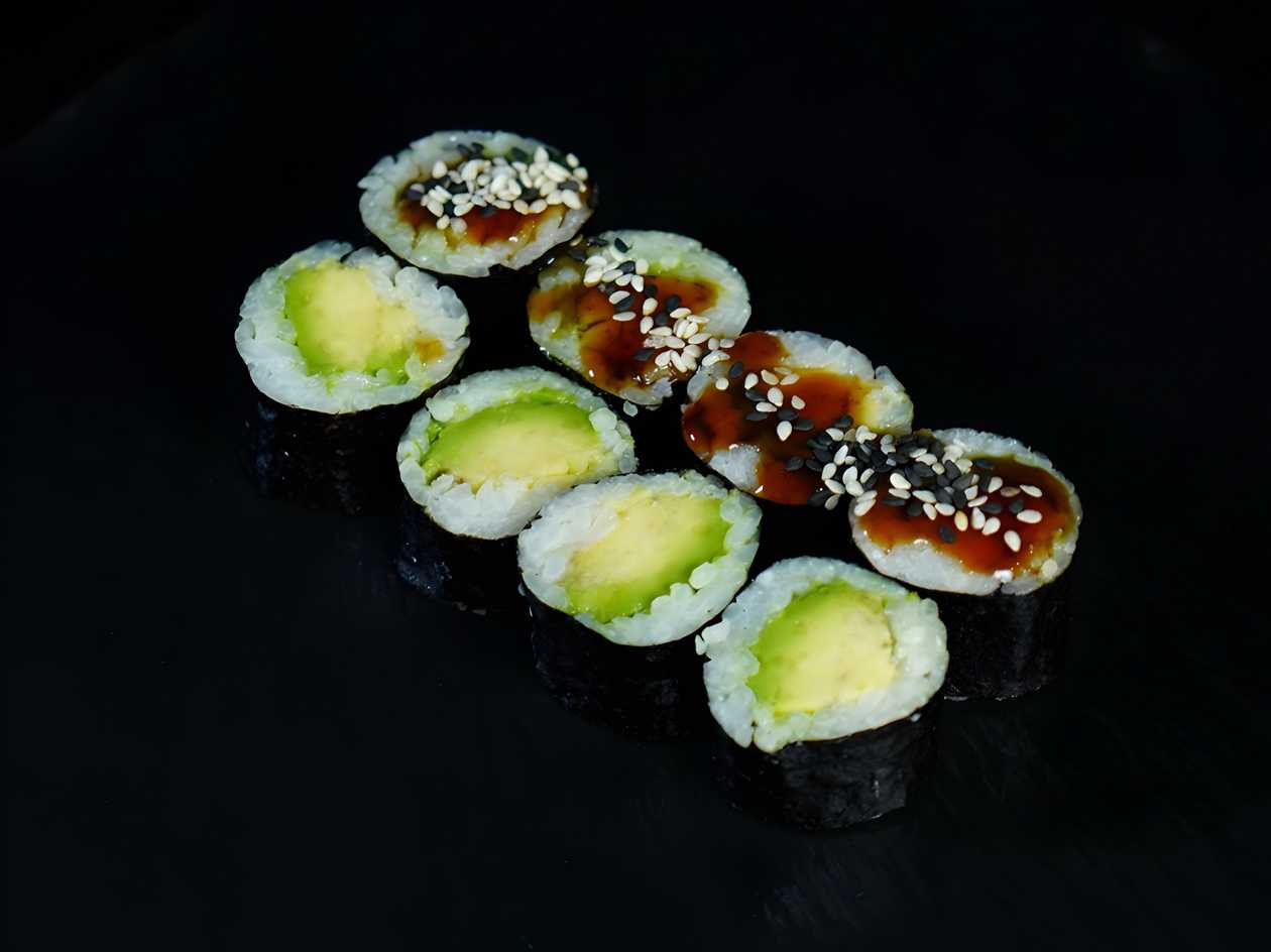 Maki with Avocado (8 pieces)