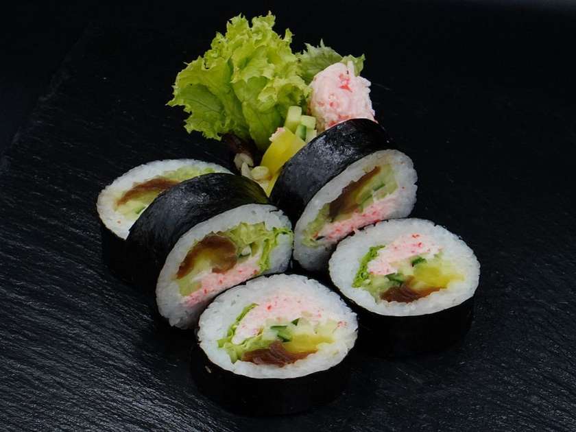 Futomaki with Snow crab and kanpyo (6 pieces)