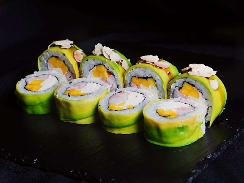 Green Dragon with Shrimp (8 pieces)