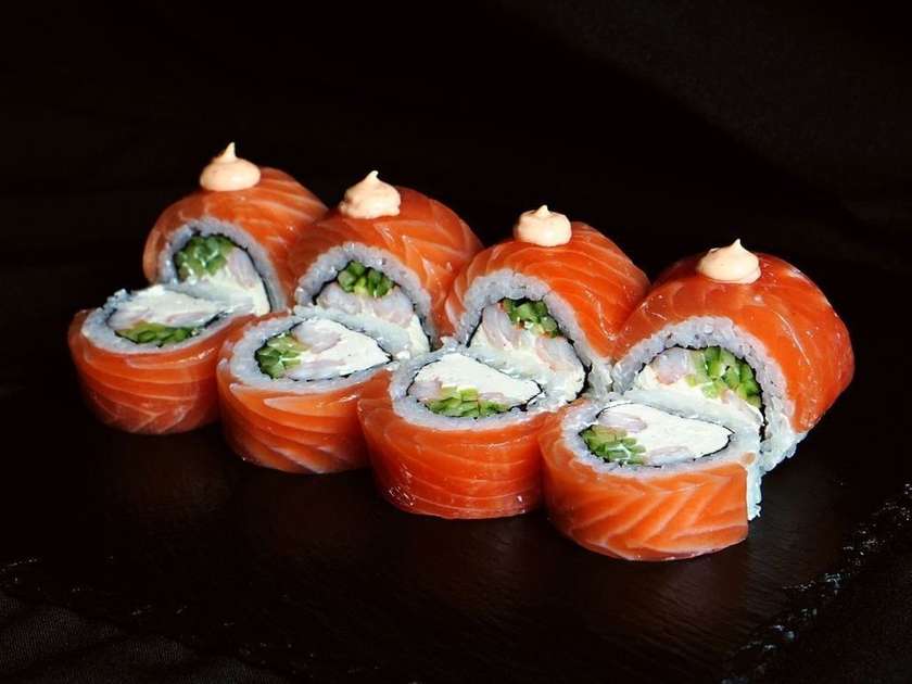 Red Dragon with Shrimp (8 pieces)