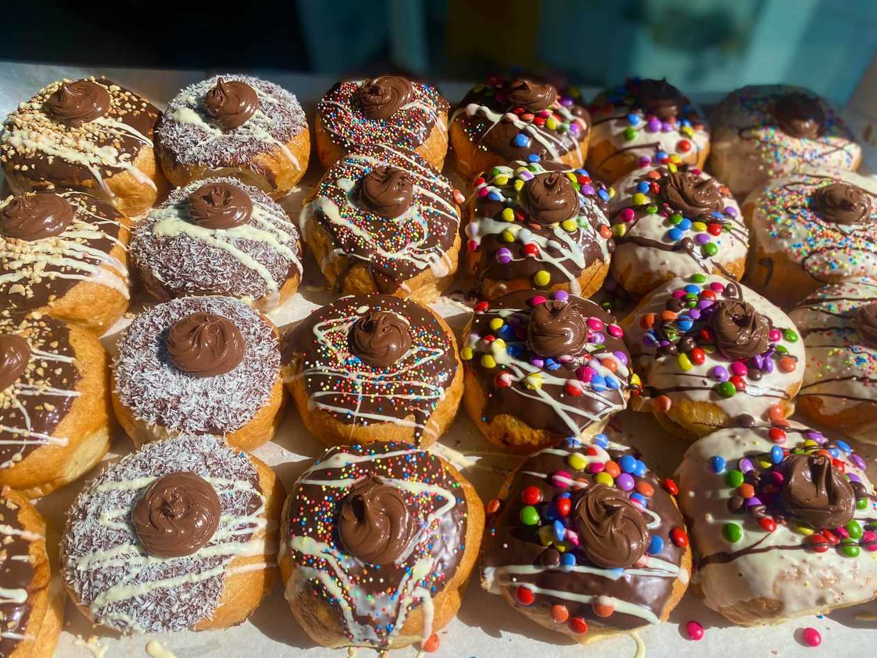 ๐ค White choclate lovers ๐ค ( 5 white choclate sprinkles )( 5 white choclate smarties )