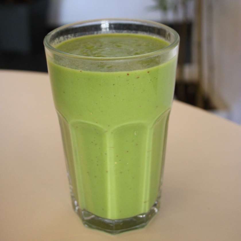 Pineapple, Avocado, Apple, Spinach & Plant-Based Drink Smoothie