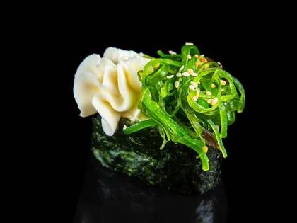 Gunkan cream cheese and wakame