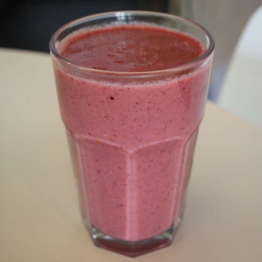 Banana, Strawberry, Yogurt & Oat Flakes Smoothie
