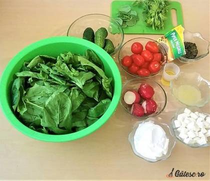 Salată de Roșii cu Telemea de Vacă