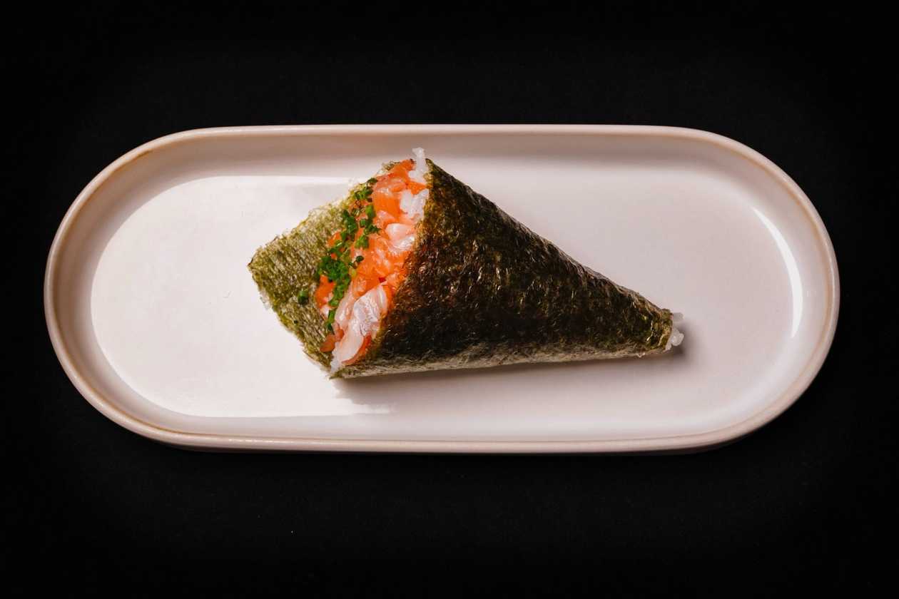 Salmon Temaki (1 Pc.)