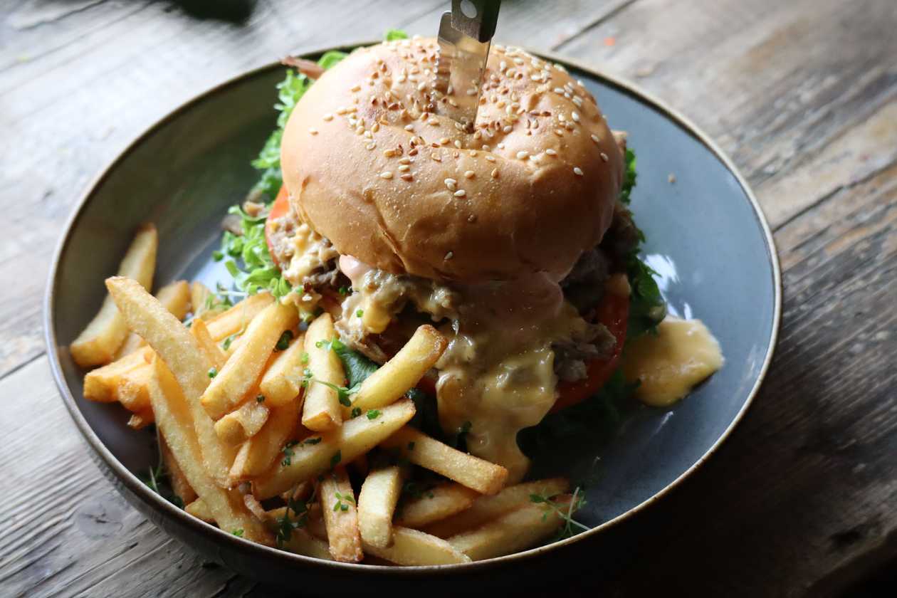 Rebitud lihaga burger