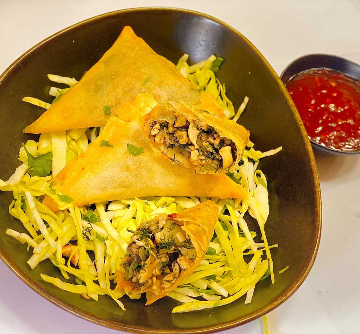 Sambousek ciuperci 3 buc/120 g +1 sos 40 g