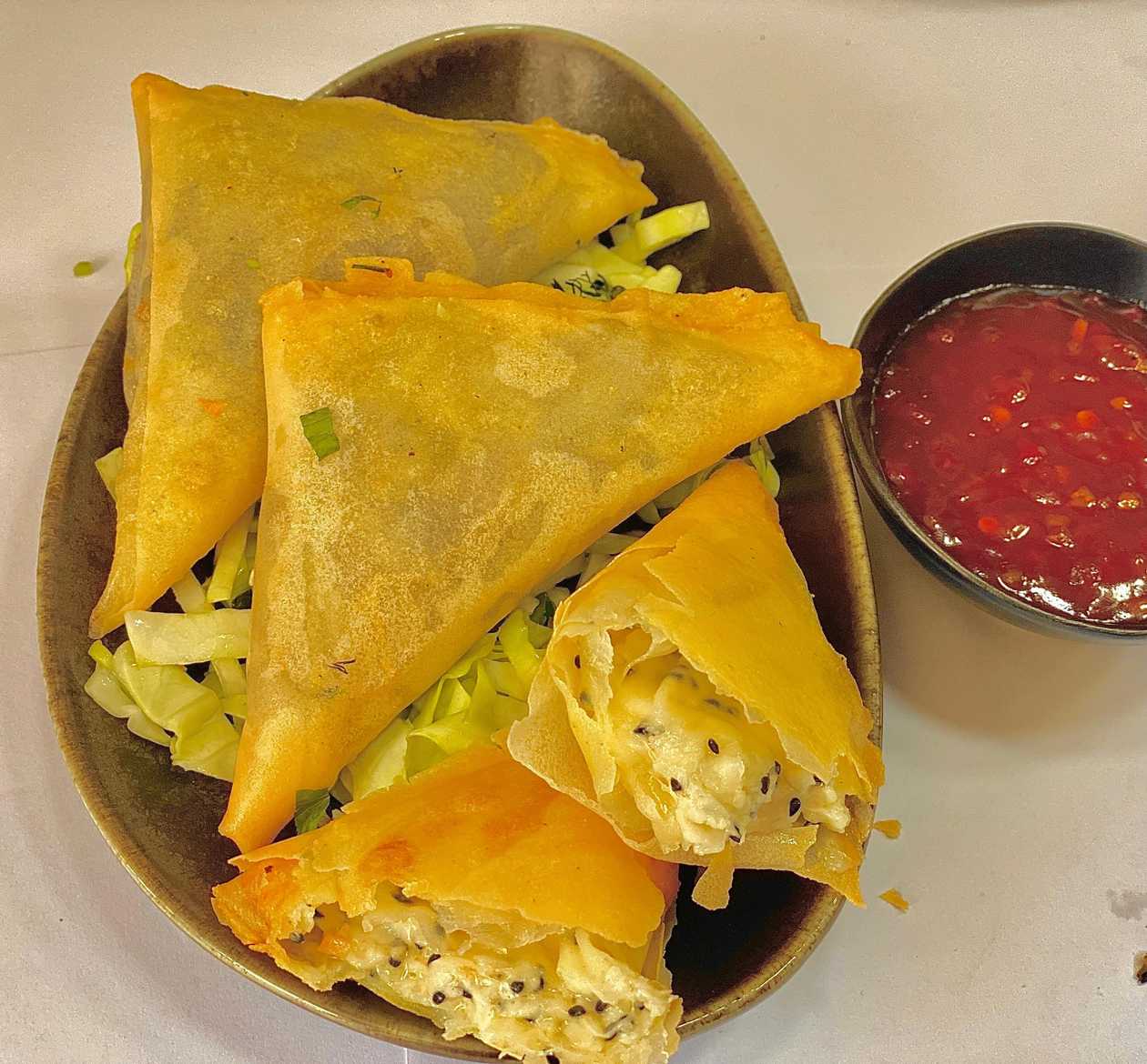 Sambousek Haloum 3 buc/120 g + sos 40 g