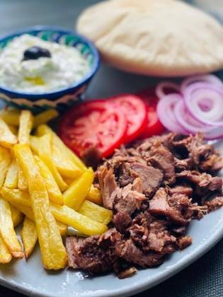 Gyros de Porc cu Cartofi Prăjiți