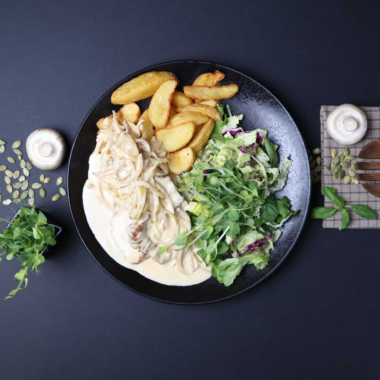 Pork fillet in onion sauce