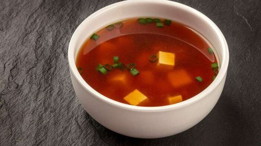 Miso polévka s wakame salátem