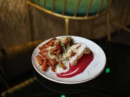 Chicken with cranberry sauce and sweet potato (370g)