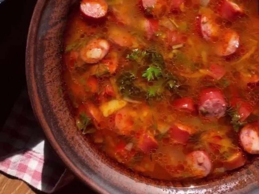 Суп з мисливськими ковбасками