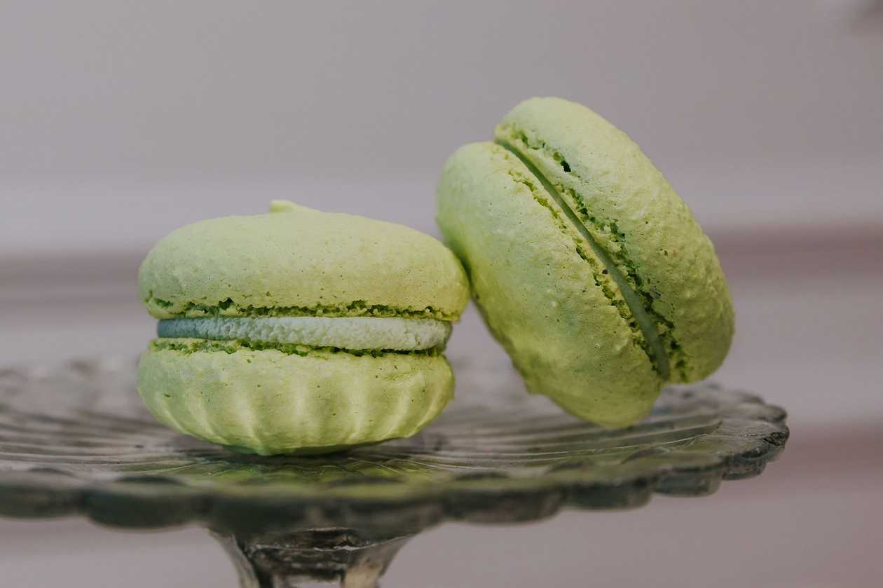 Macaron with Granadilla Cream