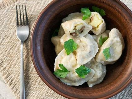 Вареники «Максі» картоплею та грибами +сметана