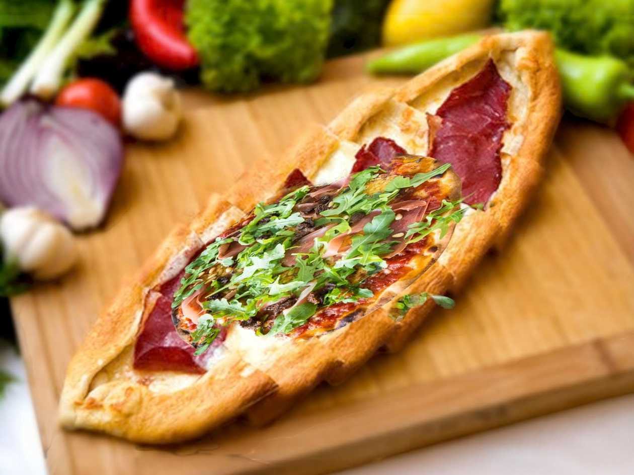 Beef Pastirma & Rucola Pide