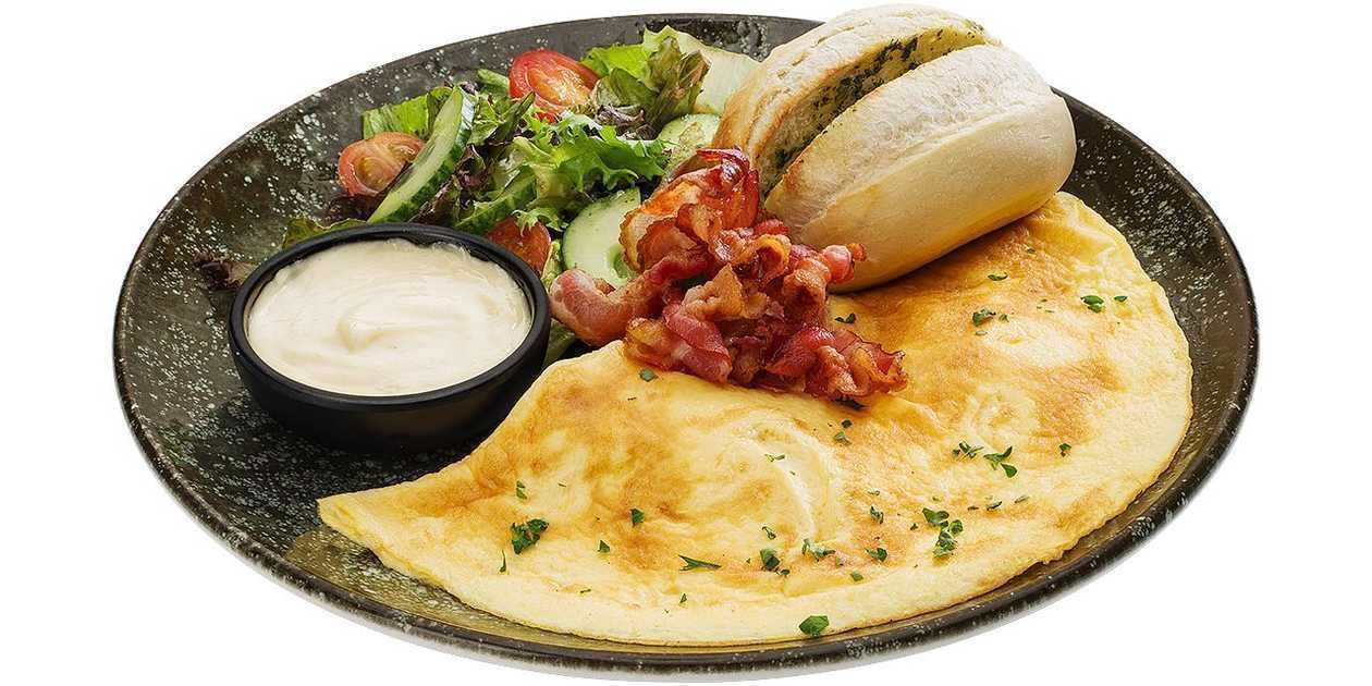 Omelette with bacon