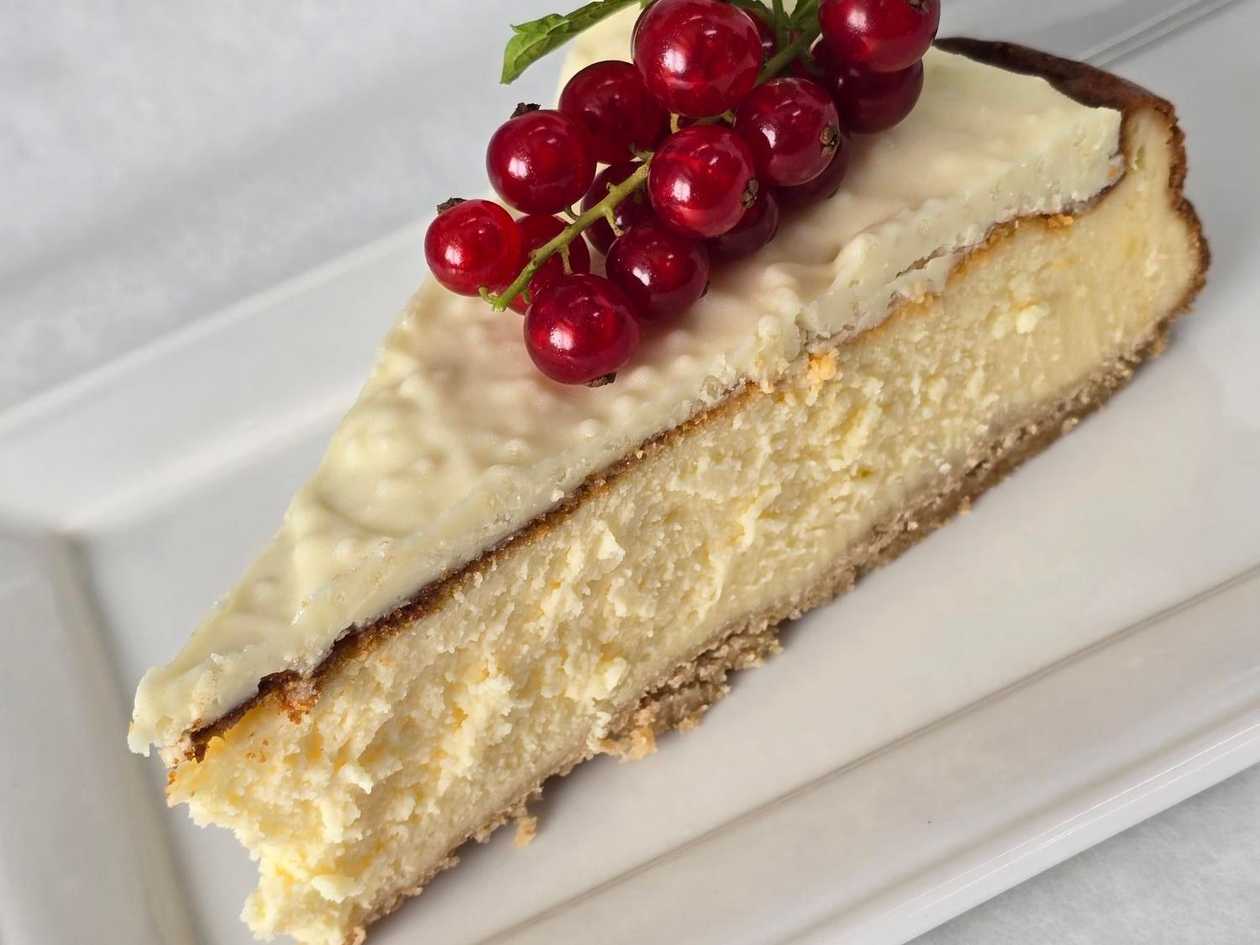 Kremowy sernik na mascarpone z nutellą  i białą czekoladą