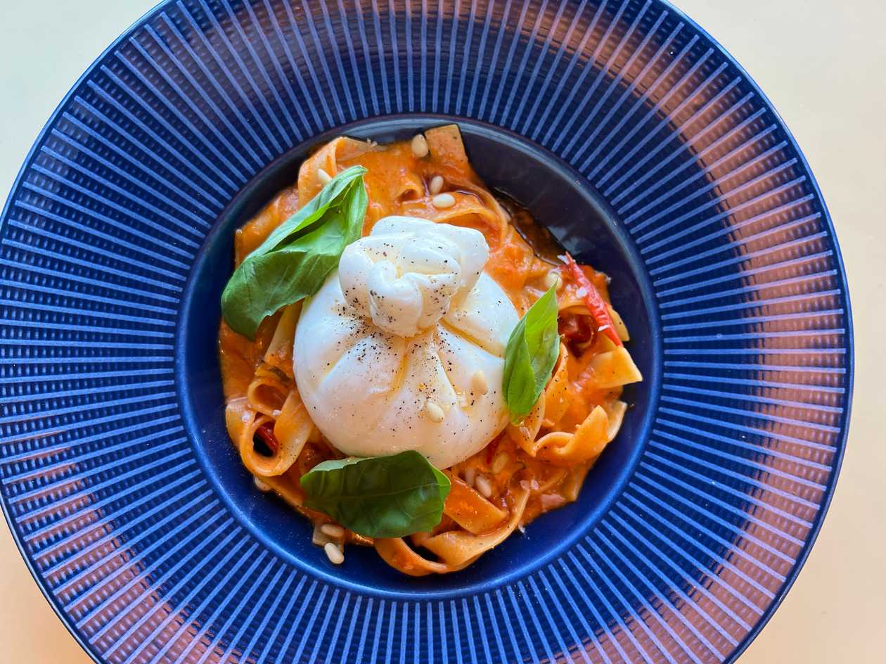 Delicate tagliatelle with 'calzone' sauce and burrata cheese