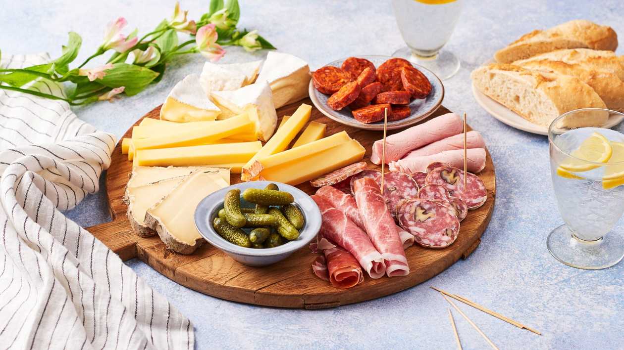 Cheese and meat board (4 people)