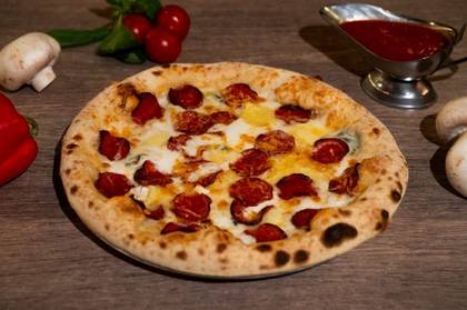 Pizza Quatro formaggi e salami pikante 26cm - D