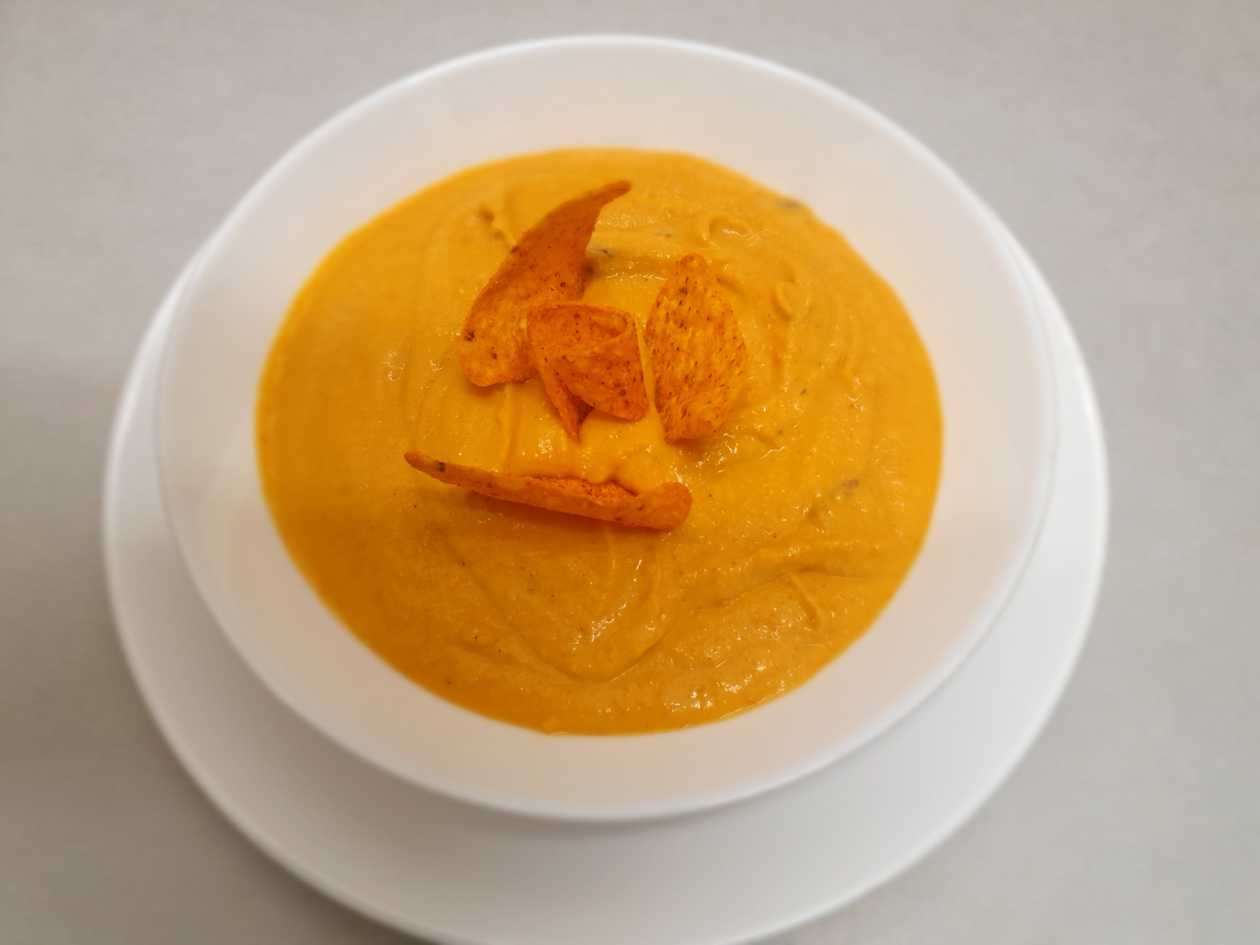 Zupa krem grillowana papryka, cukinia z serem gorgonzola