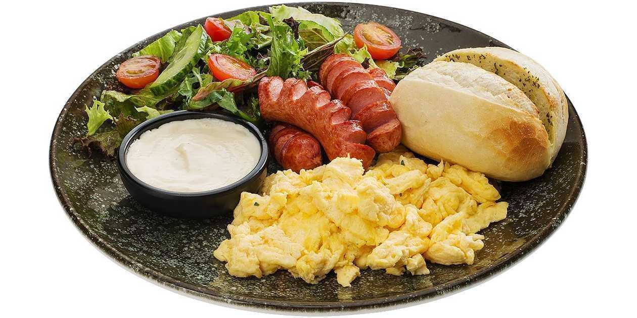 Scrambled eggs with sausages