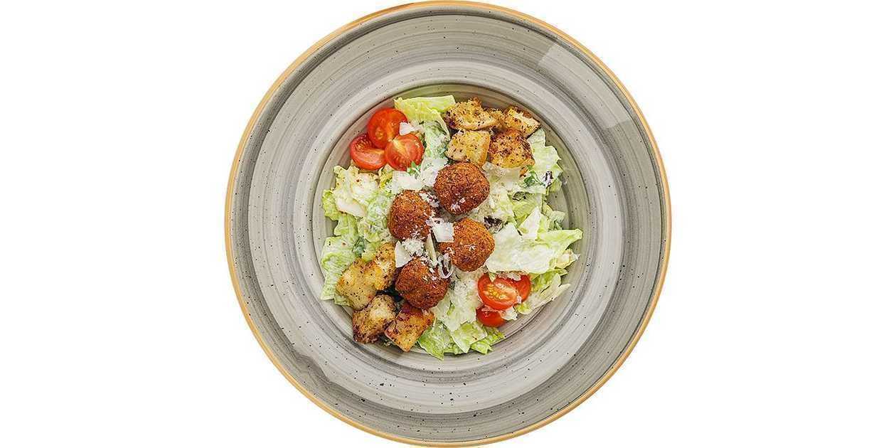 „Cezario“ salotos su falafeliais