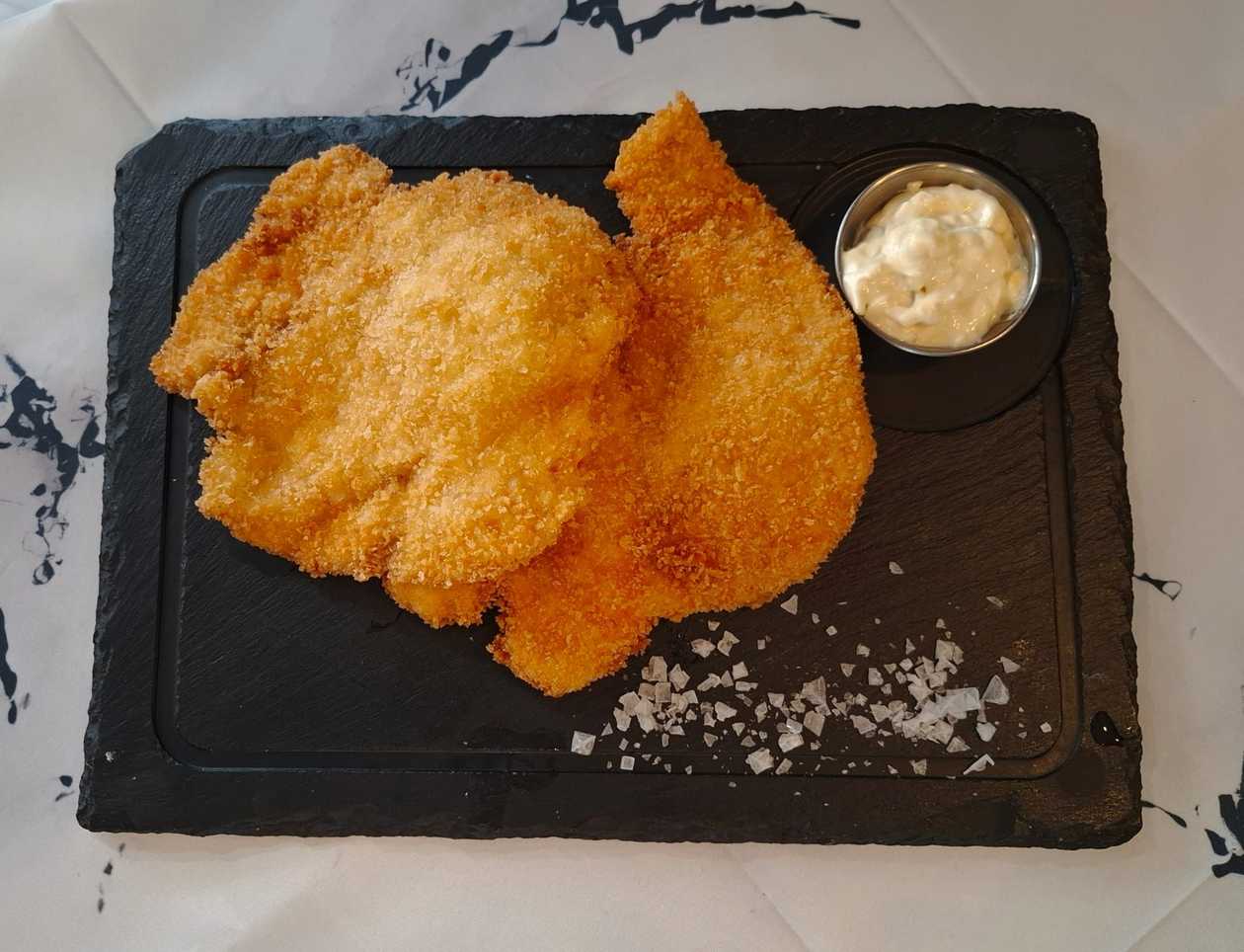 Snitel de Curcan cu sos Remoulade