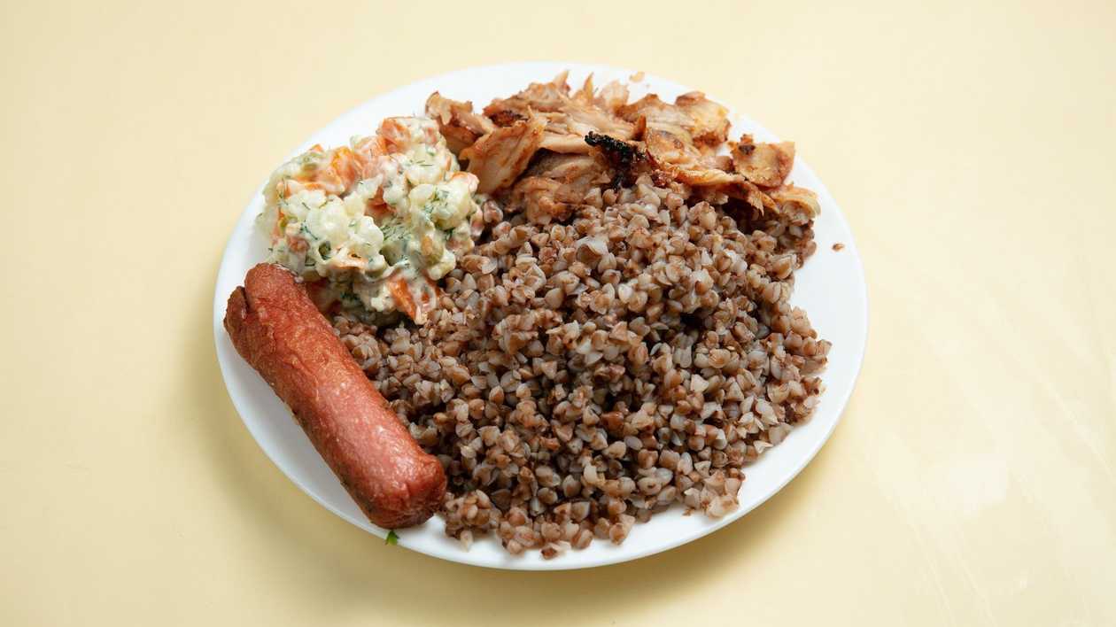 Buckwheat with Döner Chicken, Sausage, Salad, and Bread