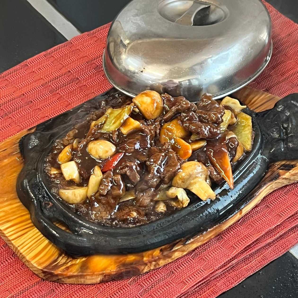 Carne de Vită pe Plită Încinsă