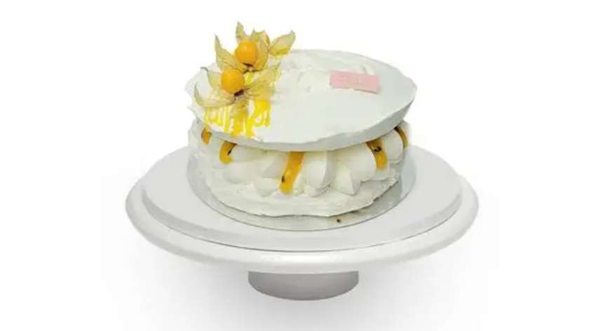 Meringue Cake with Passion Fruit