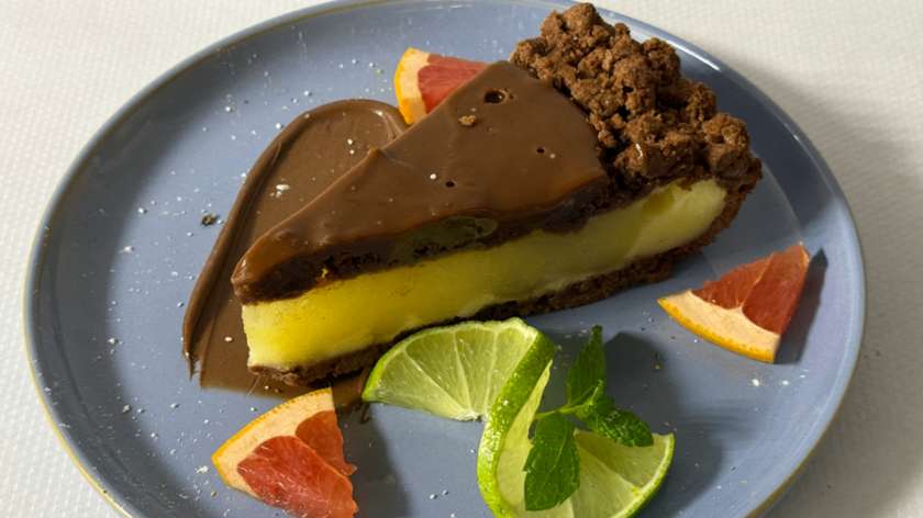 Tarta Gruszkowa z Polewą Czekoladową