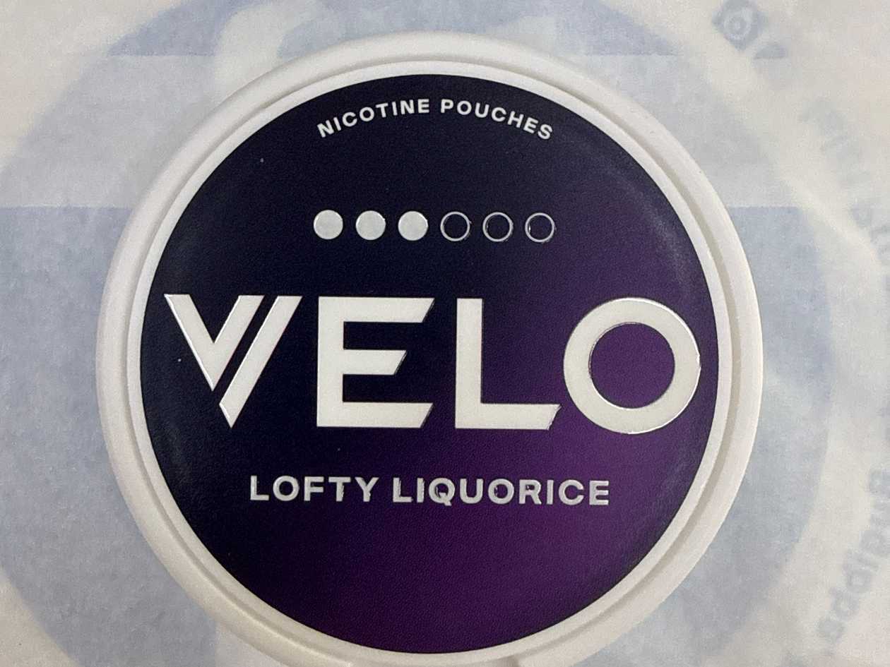 VELO  LOFTY LIQUQRICE POUCHES