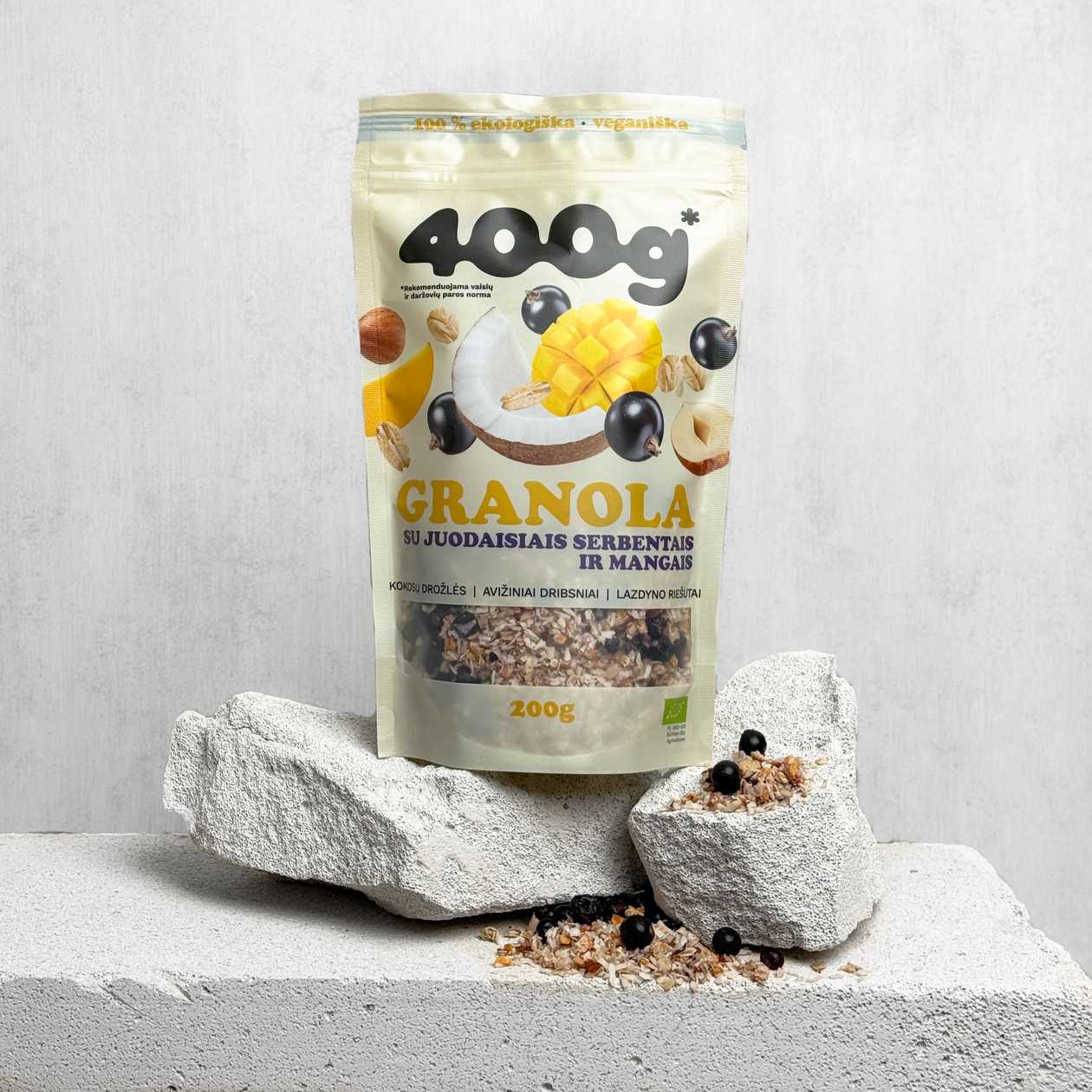 400g* Granola su juodaisiais serbentais ir mangais