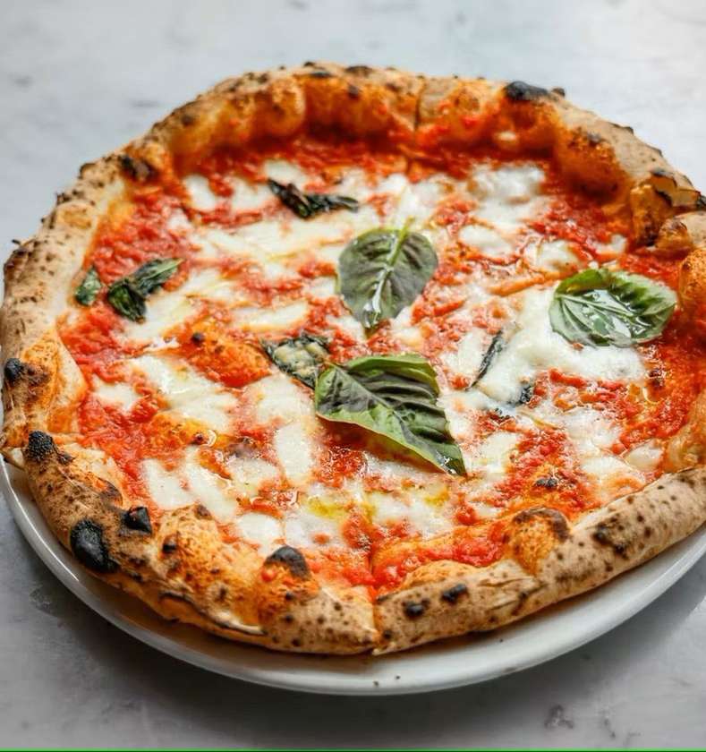 Margherita with Fresh Tomatoes