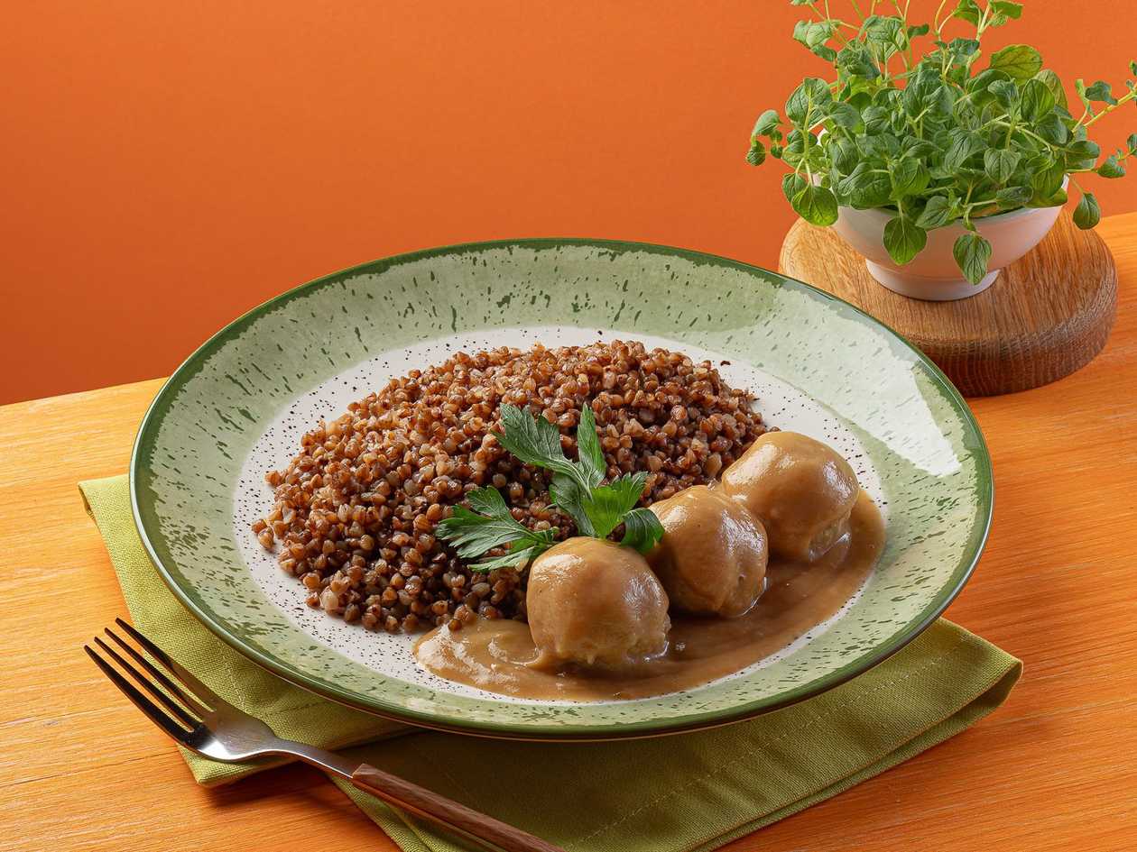 Buckwheat with Meatballs