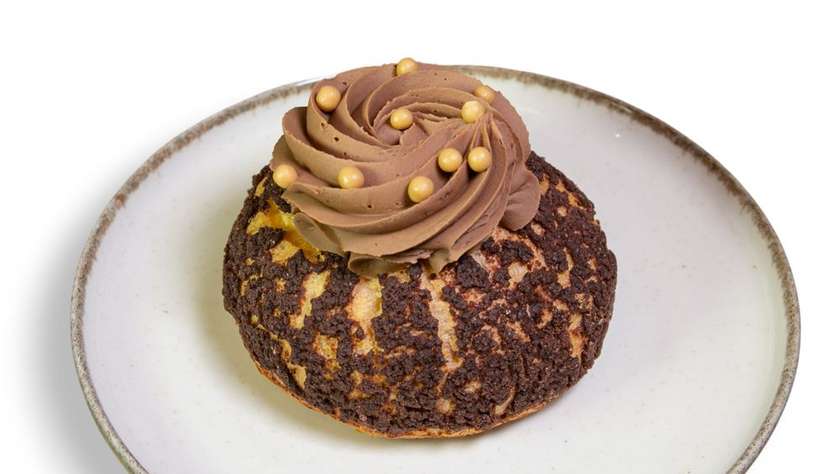 Choux ciocolata, banana si caramel