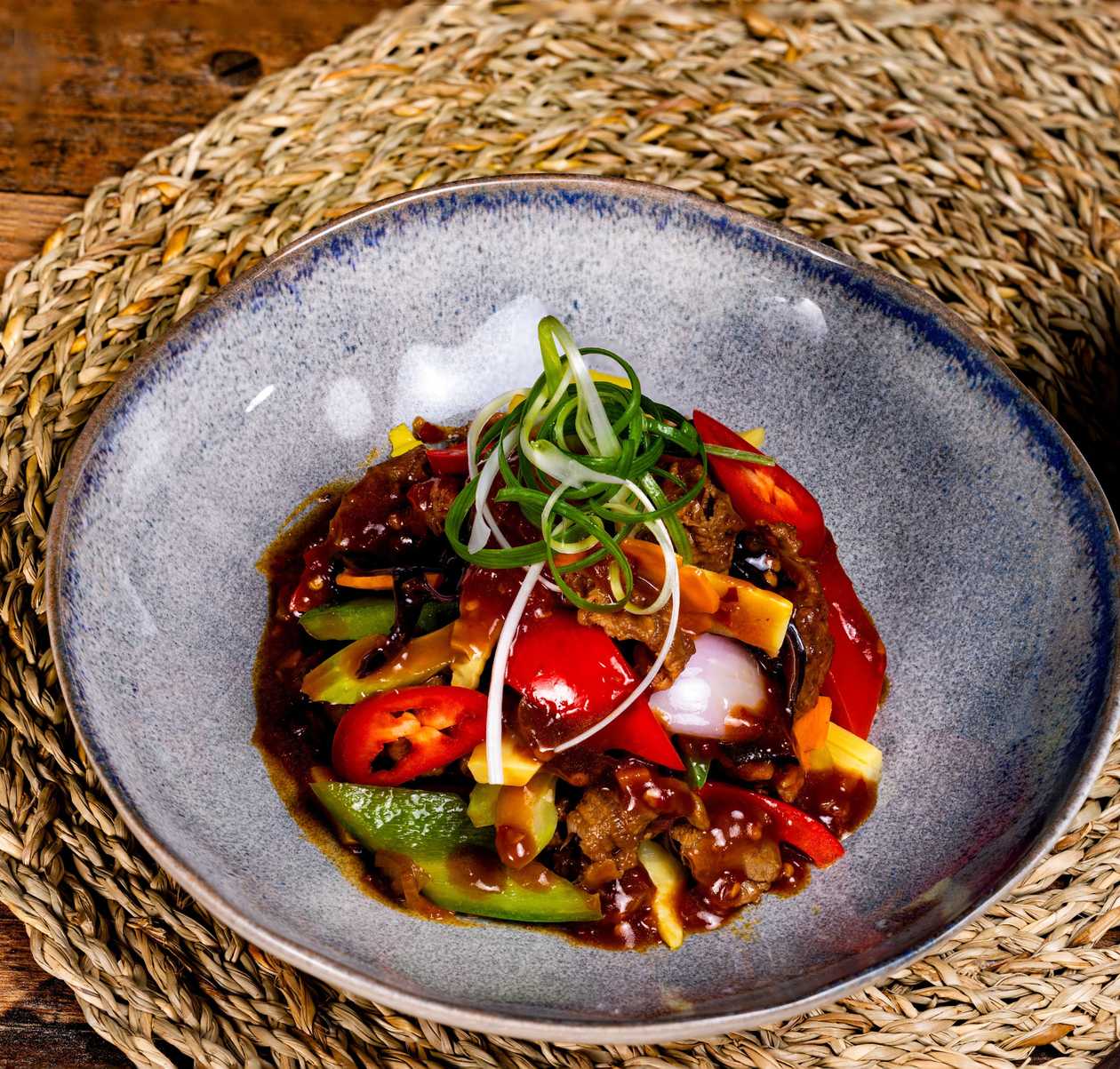 Thịt bò xào cay (300 g)