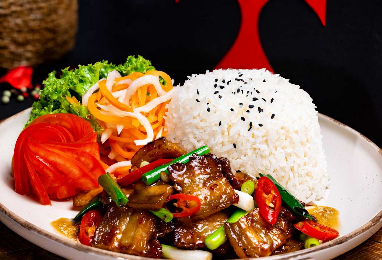 Cơm thịt lợn ba chỉ rang 450g