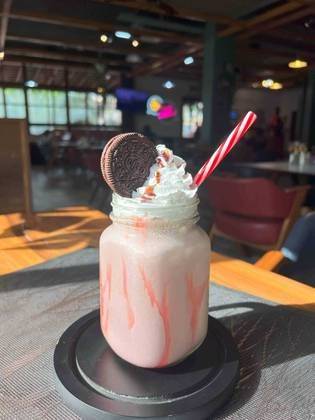 Strawberry Oreo Frap