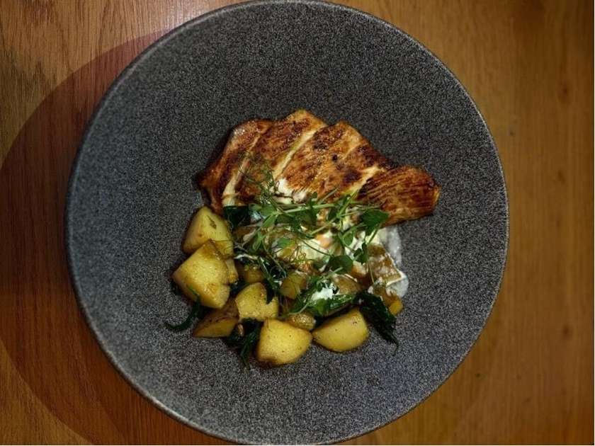 Chicken fillet with fried potatoes