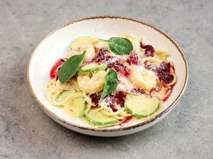 Паста з креветками та гарбузовим пюре