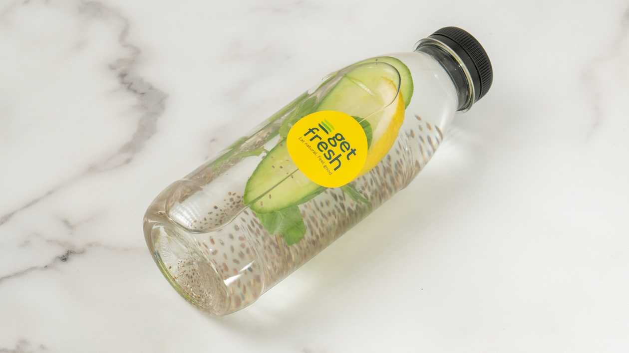 Лимон и огурец, вода с семенами чиа