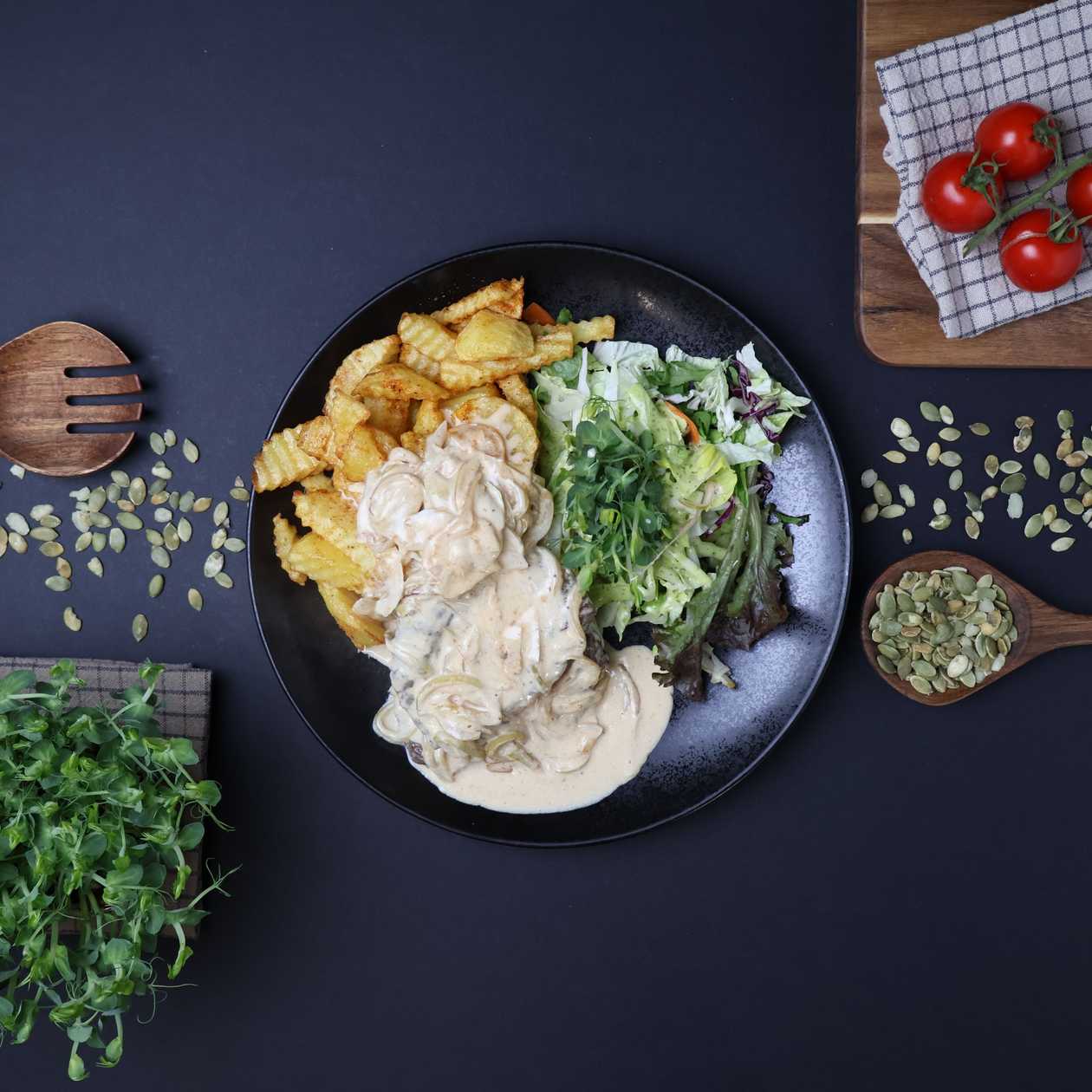 Beef fillet in onion sauce