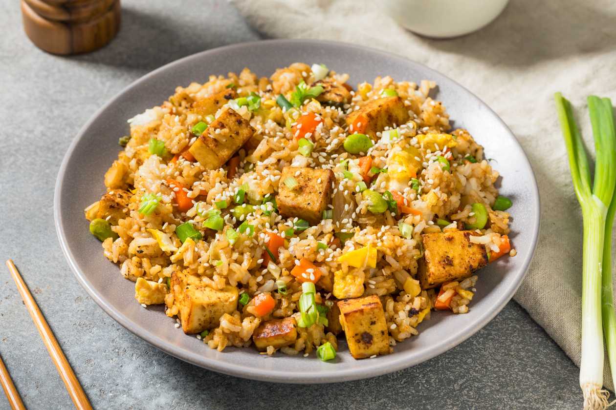 Tofu with stir-fried vegetables and rice